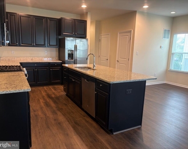 433 Goodwick Drive - Photo Thumbnail 8