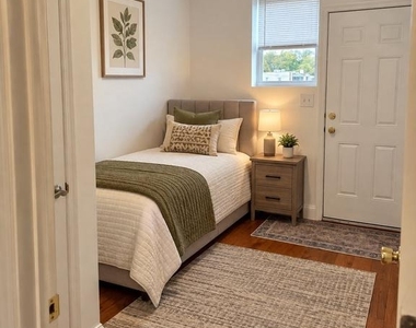 210 Orange Street Se - Photo Thumbnail 8