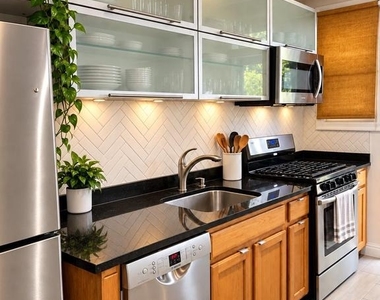 210 Orange Street Se - Photo Thumbnail 3