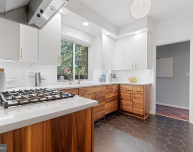 3721 Huntington Street Nw - Photo Thumbnail 10