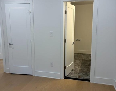 1850 Capitol Avenue Ne - Photo Thumbnail 9