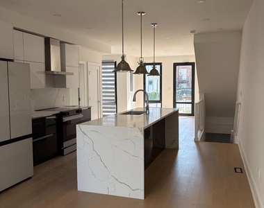 1850 Capitol Avenue Ne - Photo Thumbnail 3