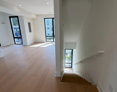 1850 Capitol Avenue Ne - Photo Thumbnail 6