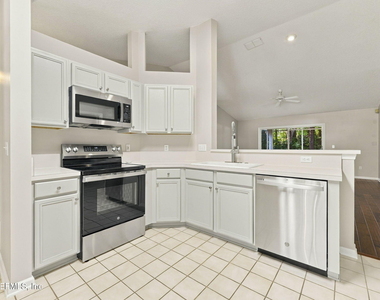 12744 Marsh Cove Drive S - Photo Thumbnail 2