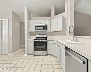 12744 Marsh Cove Drive S - Photo Thumbnail 3