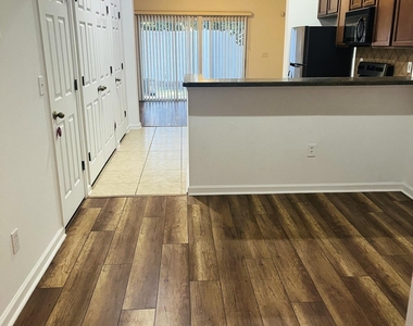 6188 High Tide Boulevard - Photo Thumbnail 9