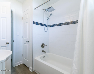 6221 Ashwood Lane - Photo Thumbnail 15