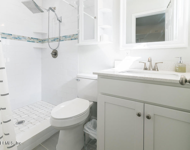 6221 Ashwood Lane - Photo Thumbnail 12
