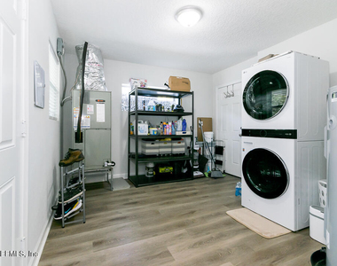 6221 Ashwood Lane - Photo Thumbnail 17