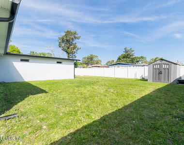 6221 Ashwood Lane - Photo Thumbnail 19