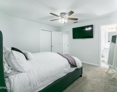 6221 Ashwood Lane - Photo Thumbnail 11