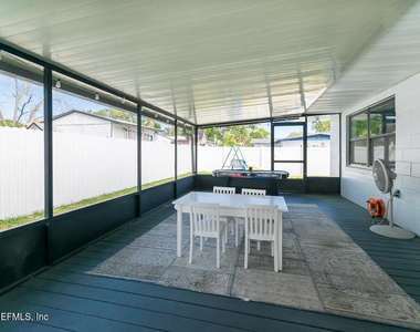 6221 Ashwood Lane - Photo Thumbnail 18