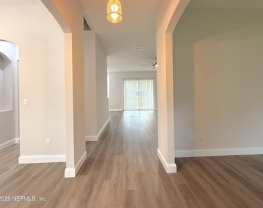 557 Grand Parke Drive - Photo Thumbnail 2