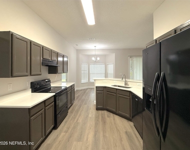 557 Grand Parke Drive - Photo Thumbnail 6