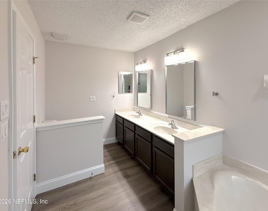 557 Grand Parke Drive - Photo Thumbnail 26