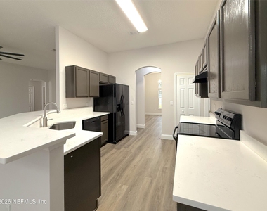 557 Grand Parke Drive - Photo Thumbnail 5