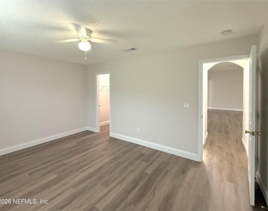 557 Grand Parke Drive - Photo Thumbnail 11
