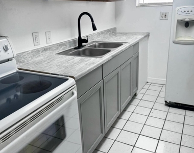 4337 Turner Avenue - Photo Thumbnail 7