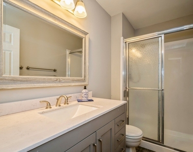 1112 Scanlon Drive - Photo Thumbnail 7
