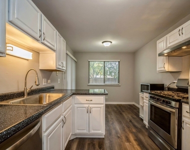 1112 Scanlon Drive - Photo Thumbnail 1
