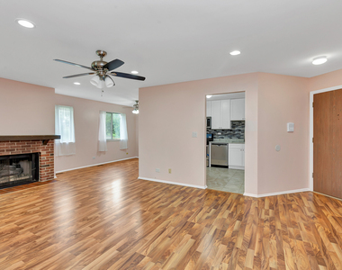 603 Eastview Court - Photo Thumbnail 2