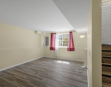 1476 Manning Avenue - Photo Thumbnail 3