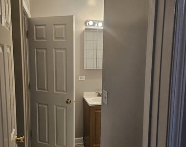 7827 S Winchester Avenue - Photo Thumbnail 8