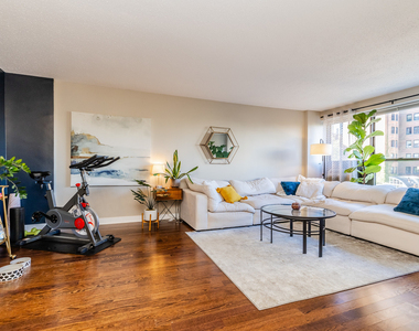 2930 N Sheridan Road - Photo Thumbnail 2
