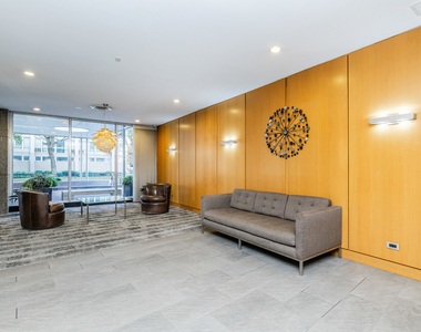 2930 N Sheridan Road - Photo Thumbnail 1
