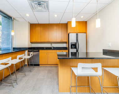 2930 N Sheridan Road - Photo Thumbnail 12