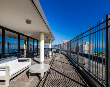 2930 N Sheridan Road - Photo Thumbnail 16