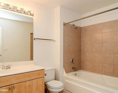 521 W Superior Street - Photo Thumbnail 7