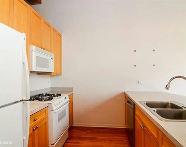 521 W Superior Street - Photo Thumbnail 5