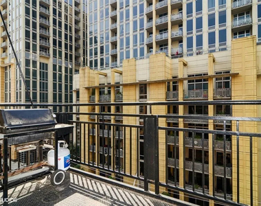 521 W Superior Street - Photo Thumbnail 8