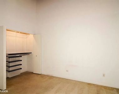 521 W Superior Street - Photo Thumbnail 6