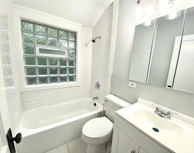 3064 Greenwood Avenue - Photo Thumbnail 8