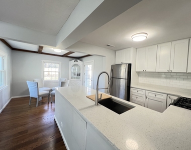 3064 Greenwood Avenue - Photo Thumbnail 2