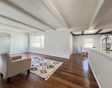 3064 Greenwood Avenue - Photo Thumbnail 5