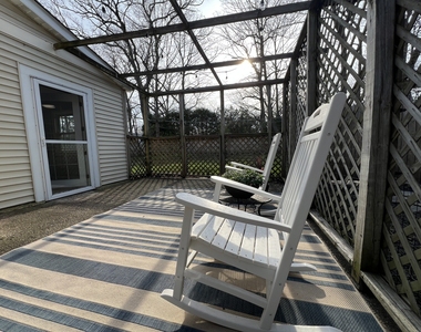 3064 Greenwood Avenue - Photo Thumbnail 9
