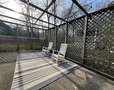 3064 Greenwood Avenue - Photo Thumbnail 10
