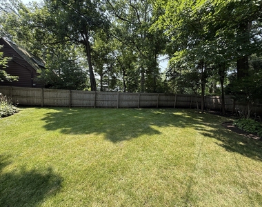 3064 Greenwood Avenue - Photo Thumbnail 13