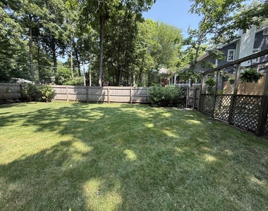 3064 Greenwood Avenue - Photo Thumbnail 11