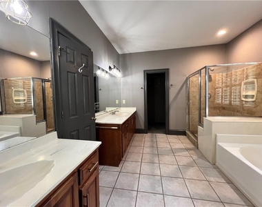 5035 Hamptons Club Drive - Photo Thumbnail 32