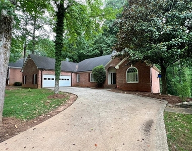 5035 Hamptons Club Drive - Photo Thumbnail 2