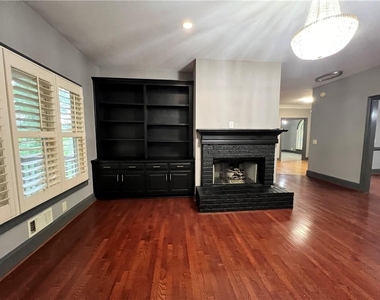 5035 Hamptons Club Drive - Photo Thumbnail 10