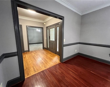 5035 Hamptons Club Drive - Photo Thumbnail 7