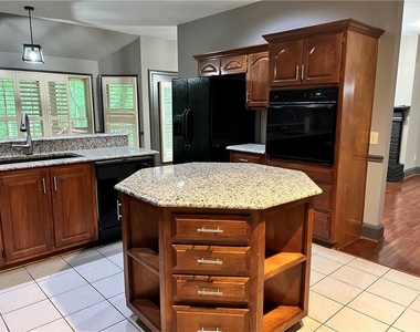 5035 Hamptons Club Drive - Photo Thumbnail 14