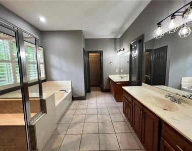 5035 Hamptons Club Drive - Photo Thumbnail 33