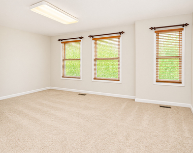 4756 N Lamon Avenue - Photo Thumbnail 11