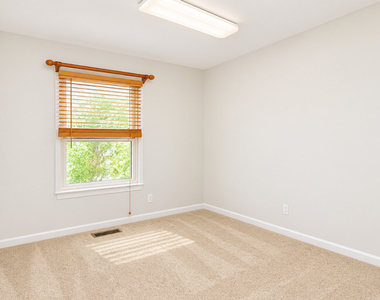 4756 N Lamon Avenue - Photo Thumbnail 12